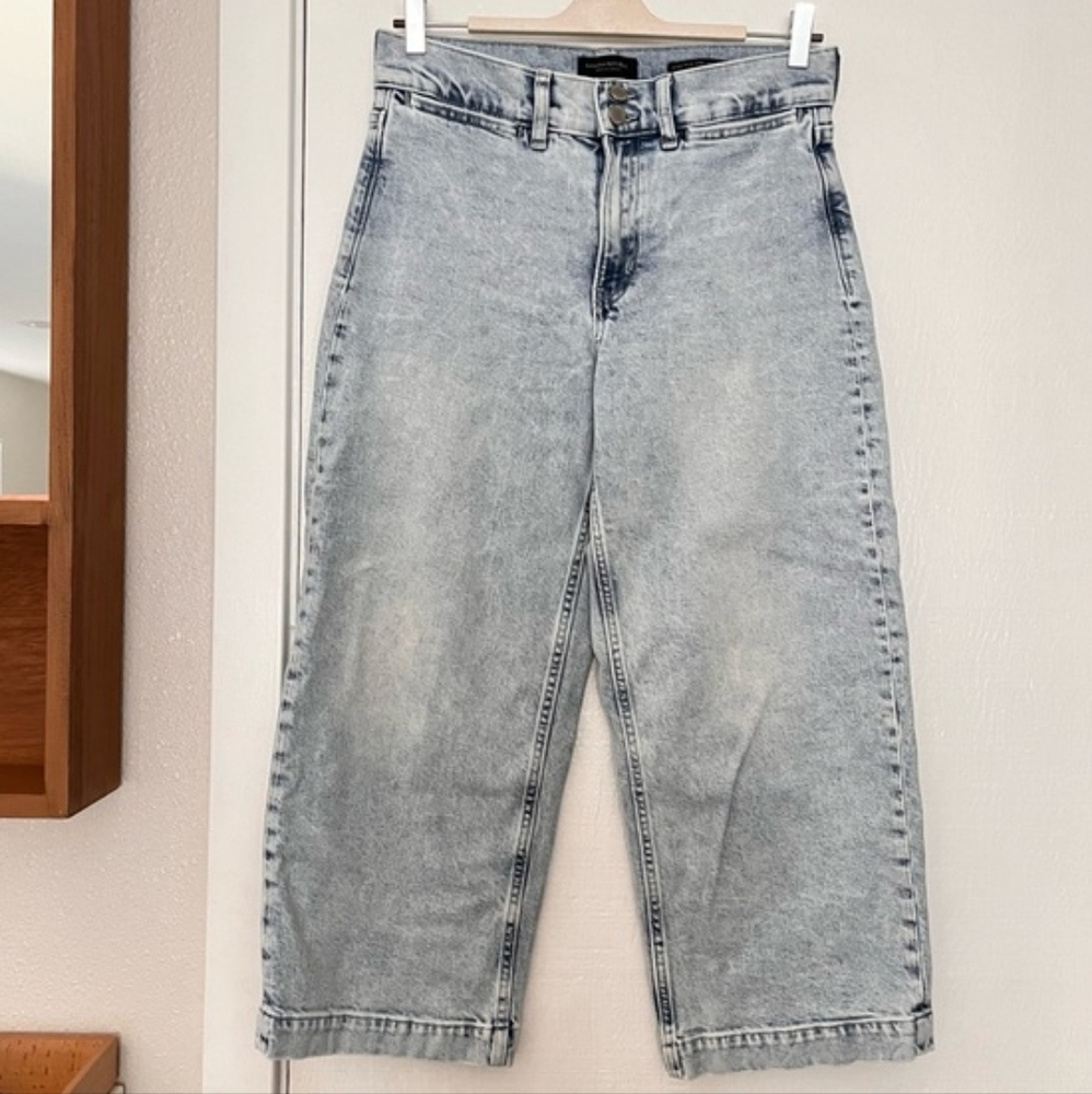 Banana Republic - The Wide-Leg Crop Jeans 814318 | Blue Light Wash: Size 26 - Picture 14 of 14